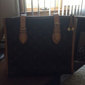 Louis Vuitton purse 100 percent authentic