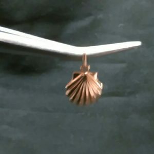 Sea shell Charm Pendant 14k YG