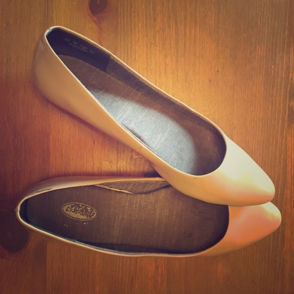 Dr. Scholls nude ballet flats.