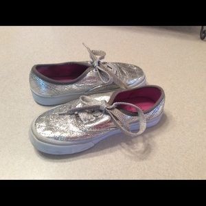 Used Arizona Girls Gym Shoes