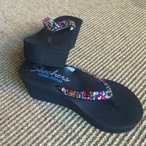 Skechers Yoga Foam Crystal Wedge Flip Flops