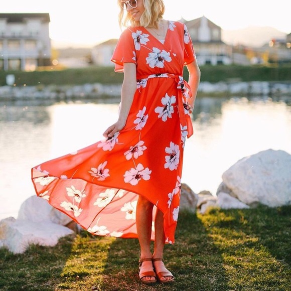 Red flowy dress. Darling. High-low