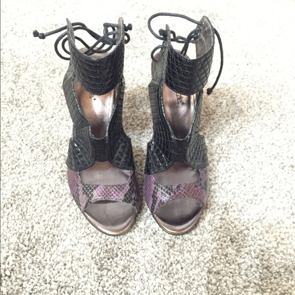 Shoedazzle purple snakeskin lace up heels