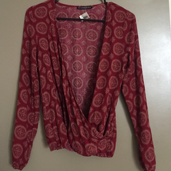 Cute low cut brandy Melville long sleeve shirt! - Picture 1 of 3