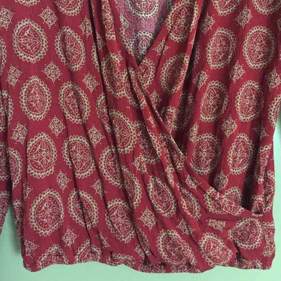 Cute low cut brandy Melville long sleeve shirt! - Picture 3 of 3