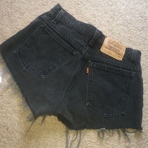 Black high waisted Levi shorts