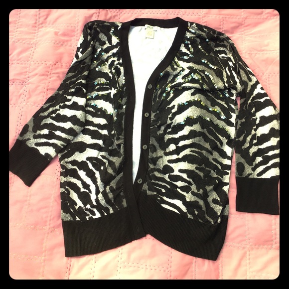 Cache embellished large sweater cardigan button
