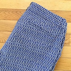 Willi Smith Pants - Beautiful Blue & White Design Capris Willi Smith Pants - Beautiful Blue & White Design Capris