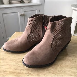 Mossimo ankle booties brown NWOT