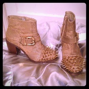 spiked toe alligator boots