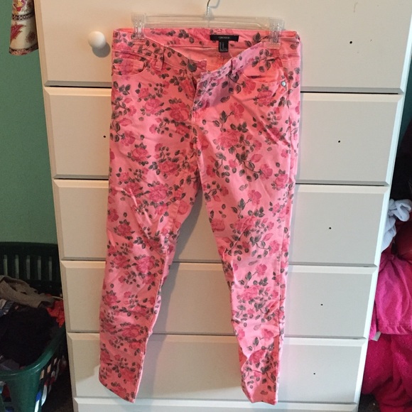 fun pink skinny jeans 🌺