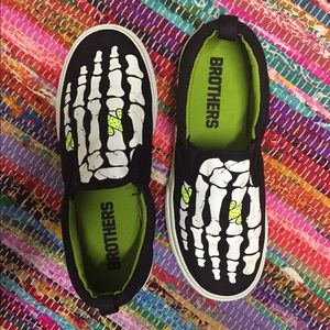 Halloween Skeleton/Bones size 4 Shoes 🎃 GLOW 🎃