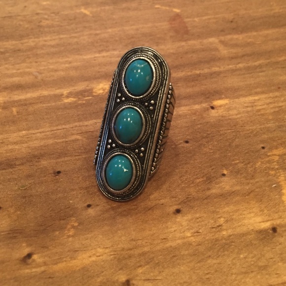 Turquoise colored 3 stone, silver ring