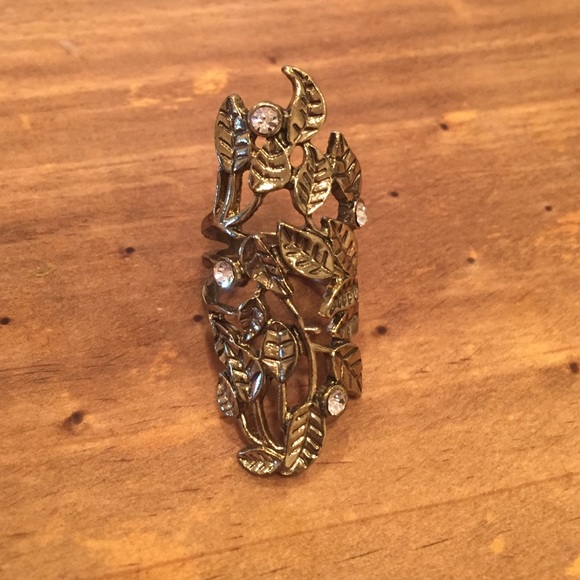 Gold colored leaf design fashion ring