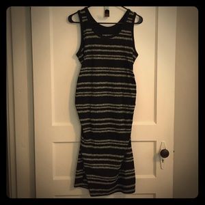Sleeveless maternity dress