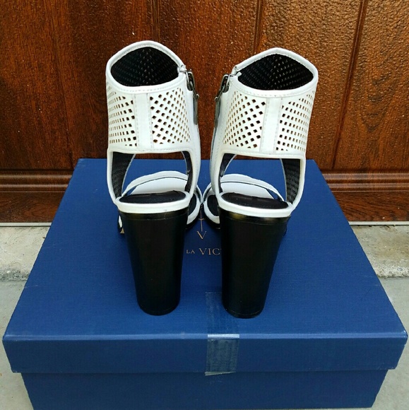 Gorgeous Pour La Victoire Sandals - Picture 4 of 4