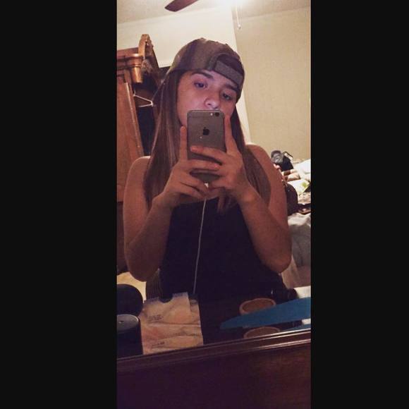 Meet your Posher, Alyssa - Picture 1 of 1