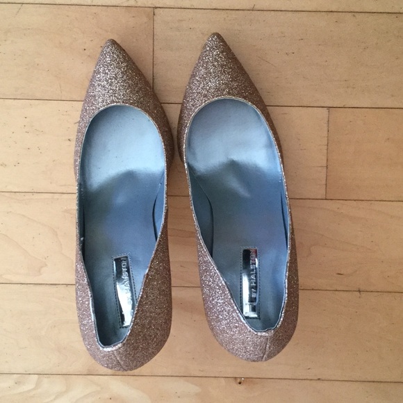 H By Halston Gold Glitter Pumps