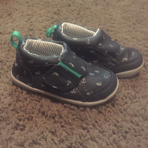 Carter's  stage 2 standing shoes. - Picture 1 of 3