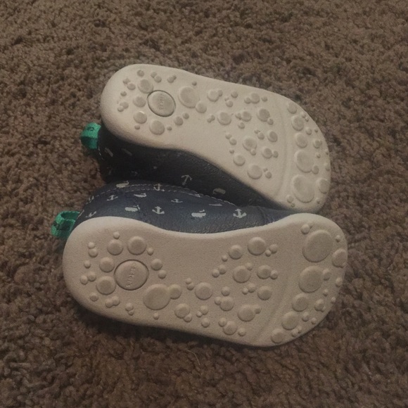 Carter's stage 2 standing shoes. - Picture 3 of 3