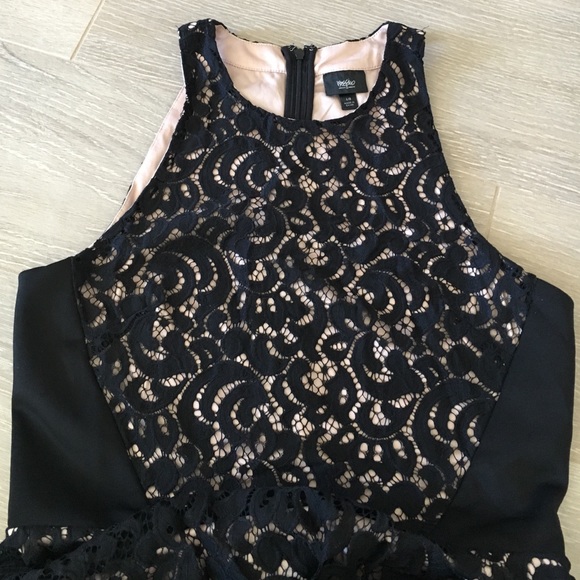 Sleeveless dress, black and nude