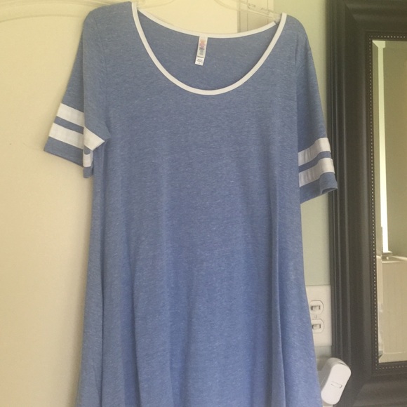 LuLaRoe Classic Tee-L