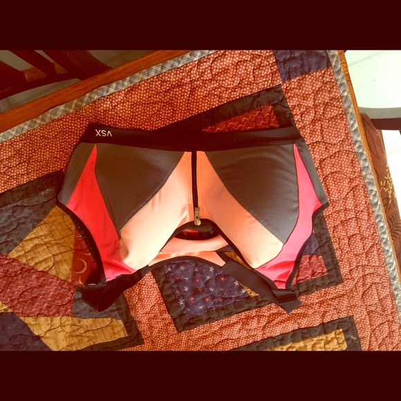VSX 38C sport bra excellent used condition
