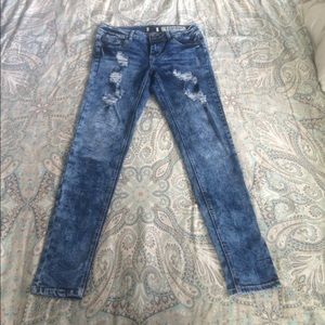 Acid Wash Skinny Jeans w/ Distressed Look