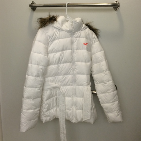 White Hollister puffer coat