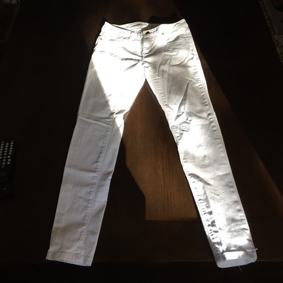 White skinny jeans