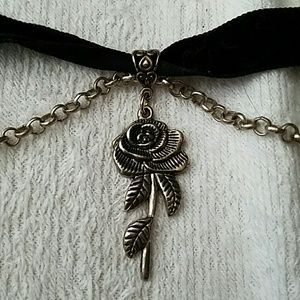 Rose choker