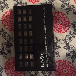 NYX box of smokey looks collection.