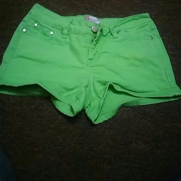 No boundaries shorts