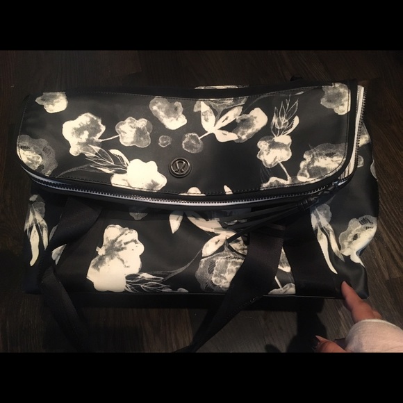 Lululemon flowin with my omies bag - Picture 2 of 4
