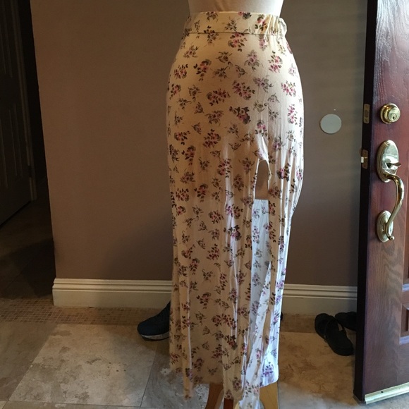 Brandy Melville floral skirt