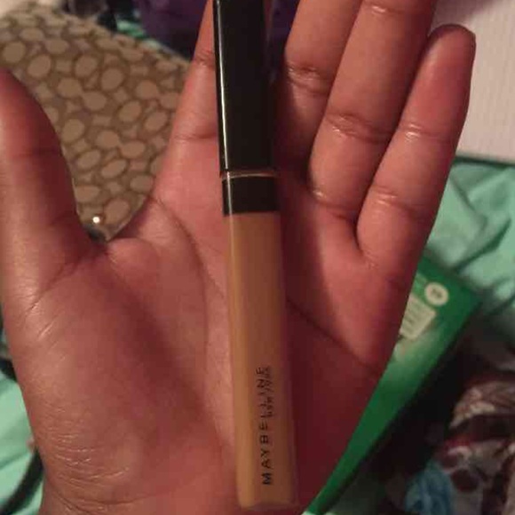 brand new maybelline concealer