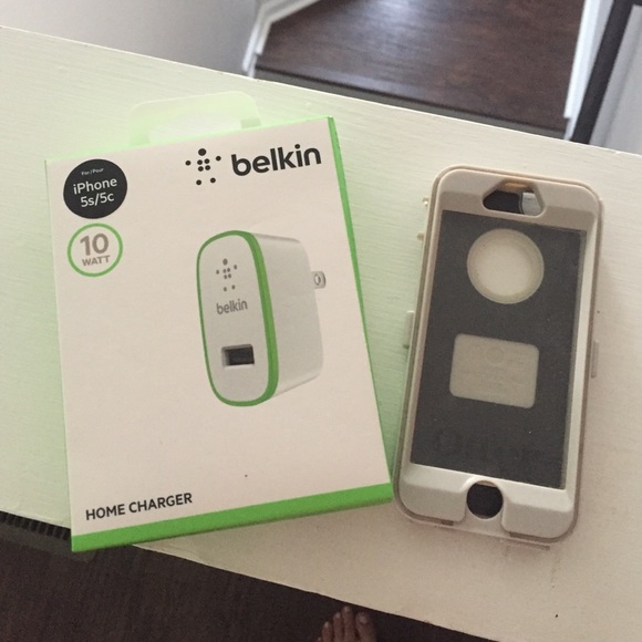 iPhone 5  Otter Box case & wall plug