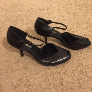 Nine West black leather peep toe heels