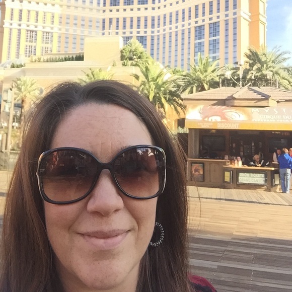 ๐ Meet your Posher, Diana ๐ - Picture 2 of 4