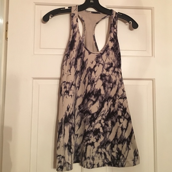 Lululemon tank