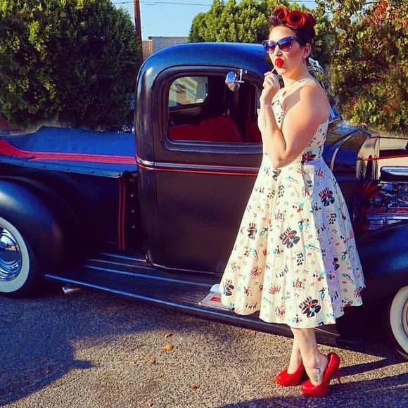 Meet your Posher, Aly - Picture 1 of 8