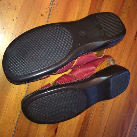 Sweet Dark Red Sandals. MUST BUNDLE - Picture 2 of 4