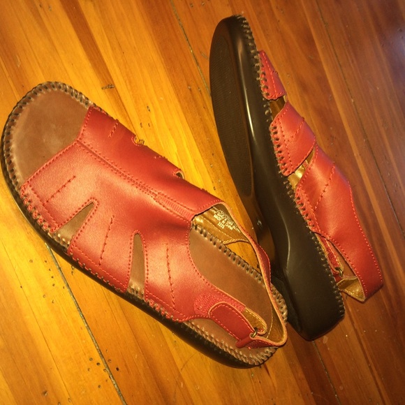 Sweet Dark Red Sandals. MUST BUNDLE - Picture 4 of 4