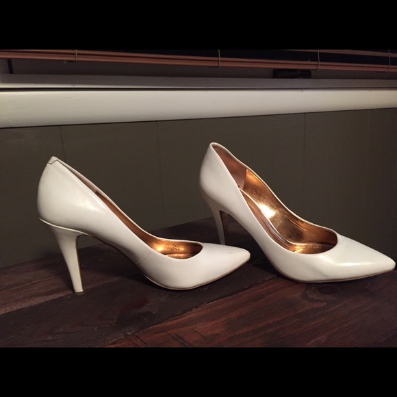BCBG pointed-toe Heels