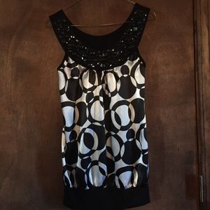 Daytrip Sleeveless classy top Sz Small