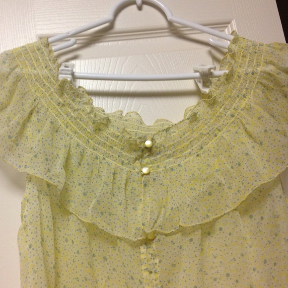 Old Navy sheer spring/summer blouse! - Picture 2 of 4