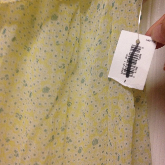 Old Navy sheer spring/summer blouse! - Picture 4 of 4