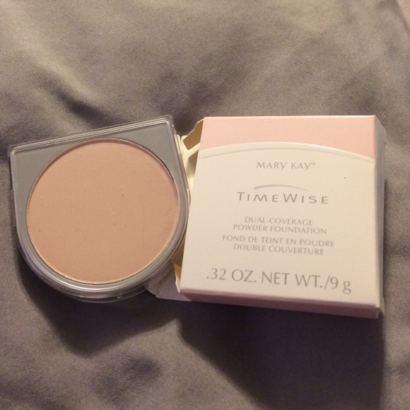 NWOT Mary Kay Timewise Powder Foundation