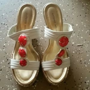 Antonio Melani wedges