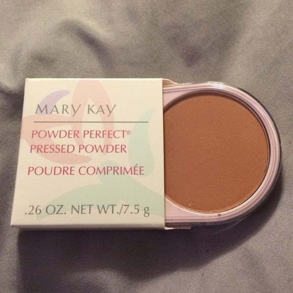 NWOT Mary Kay Pressed Powder in Light Bronze